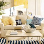 Диван в морском интерьере