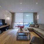 идея яркого интерьера гостиной комнаты 19-20 кв.м