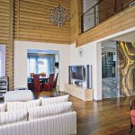 Интерьер дома из бревна: выбор стиля, особенности оформления и 60 фото