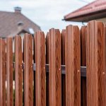 ограждение участка металлическим штакетником