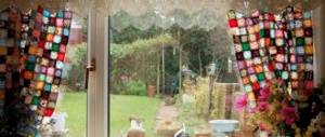 DIY patchwork curtains for the kitchen