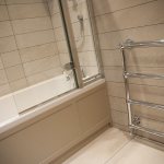 стеклянная шторка для ванной комнаты