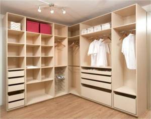 Существует несколько видов систем для хранения вещей в гардеробных